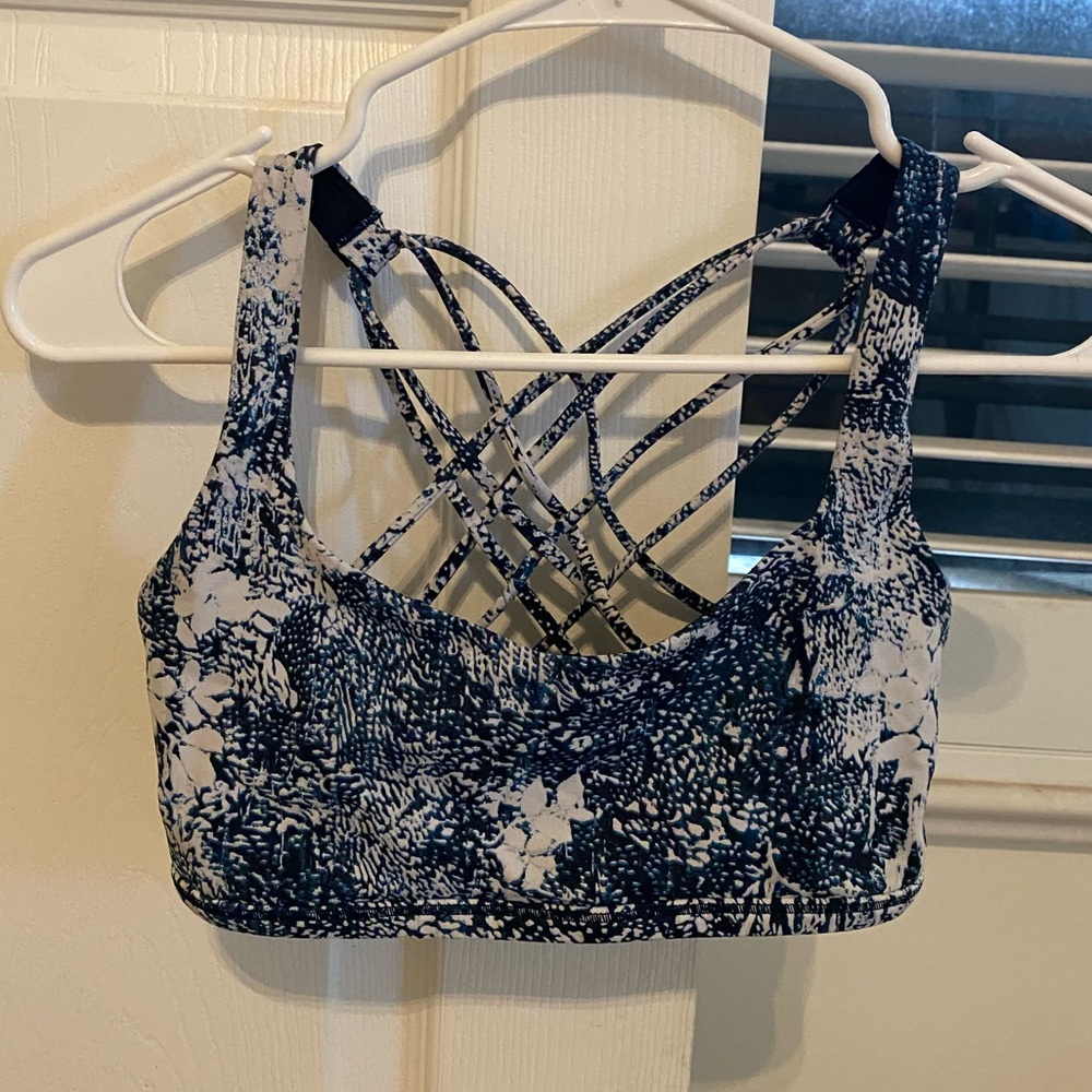 Lululemon free to be wild bra size 2